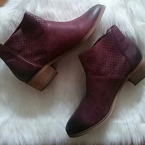 Hinge booties new worn once